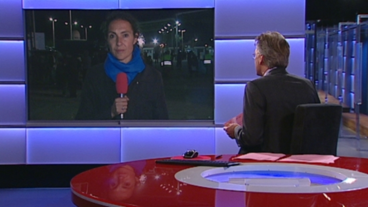 Correspondent Nicole le Fever bij de TunesischLibische grens