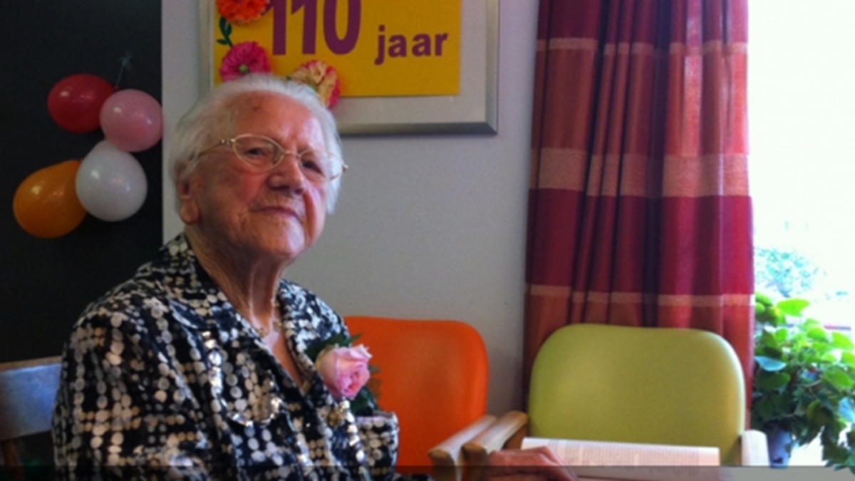 Oudste Nederlander viert haar verjaardag