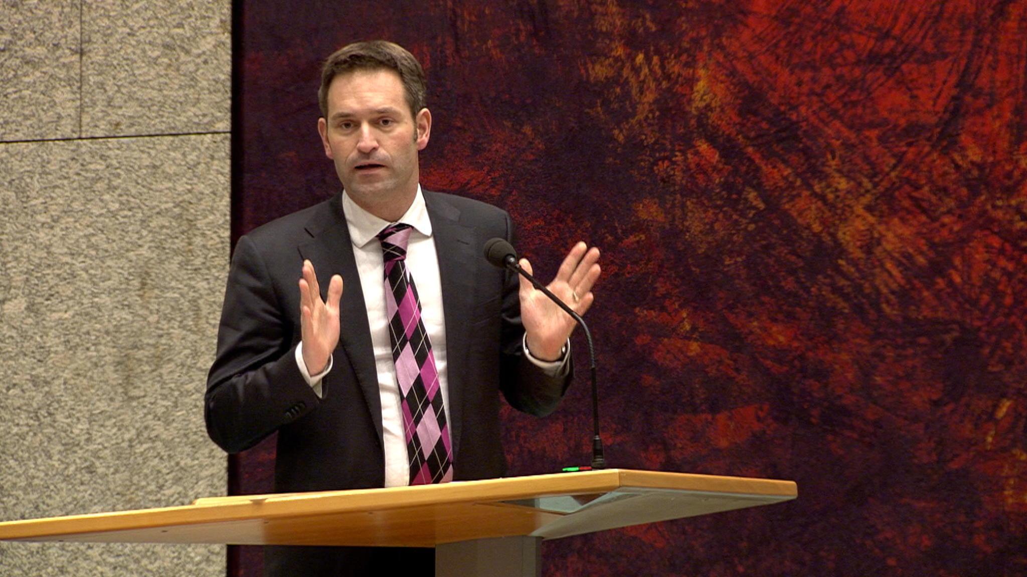 Dekker luistertoets Engels graag over NOS Dekker luistertoets Engels graag over NOS