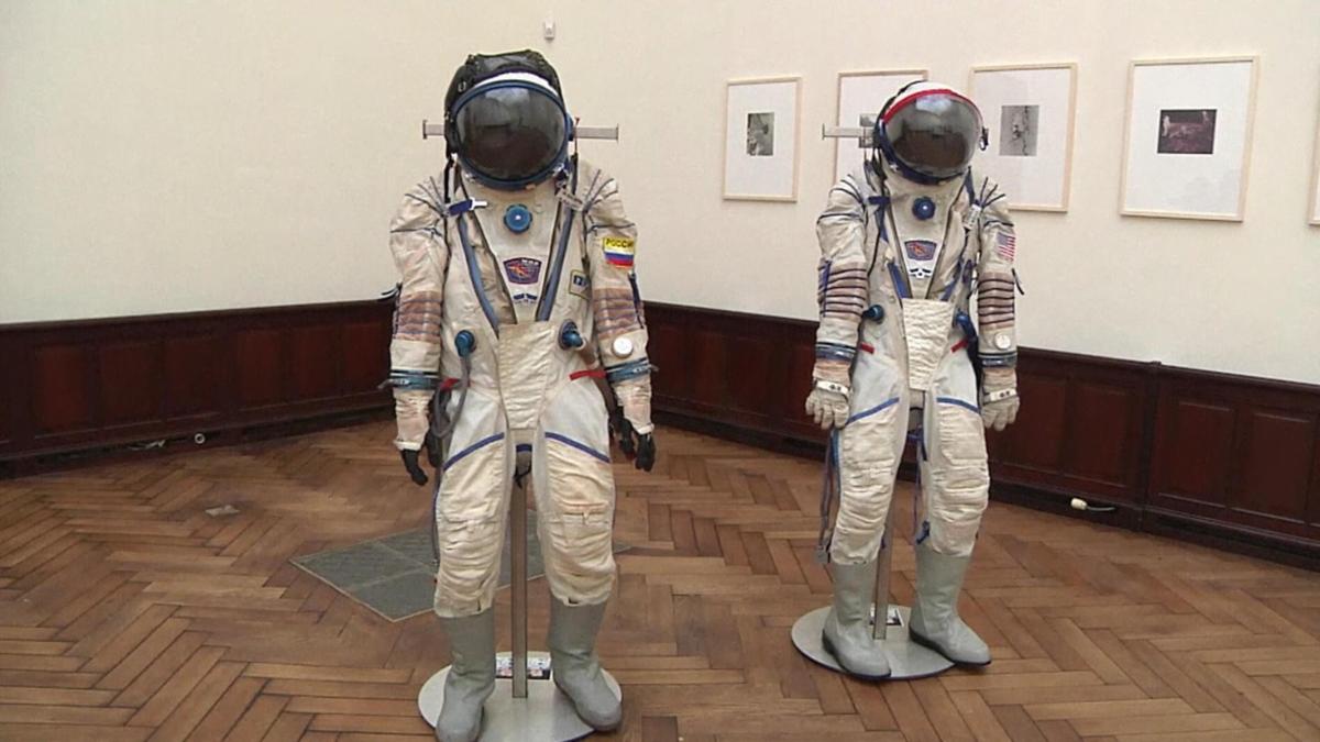 100.000 euro voor astronautenpakken