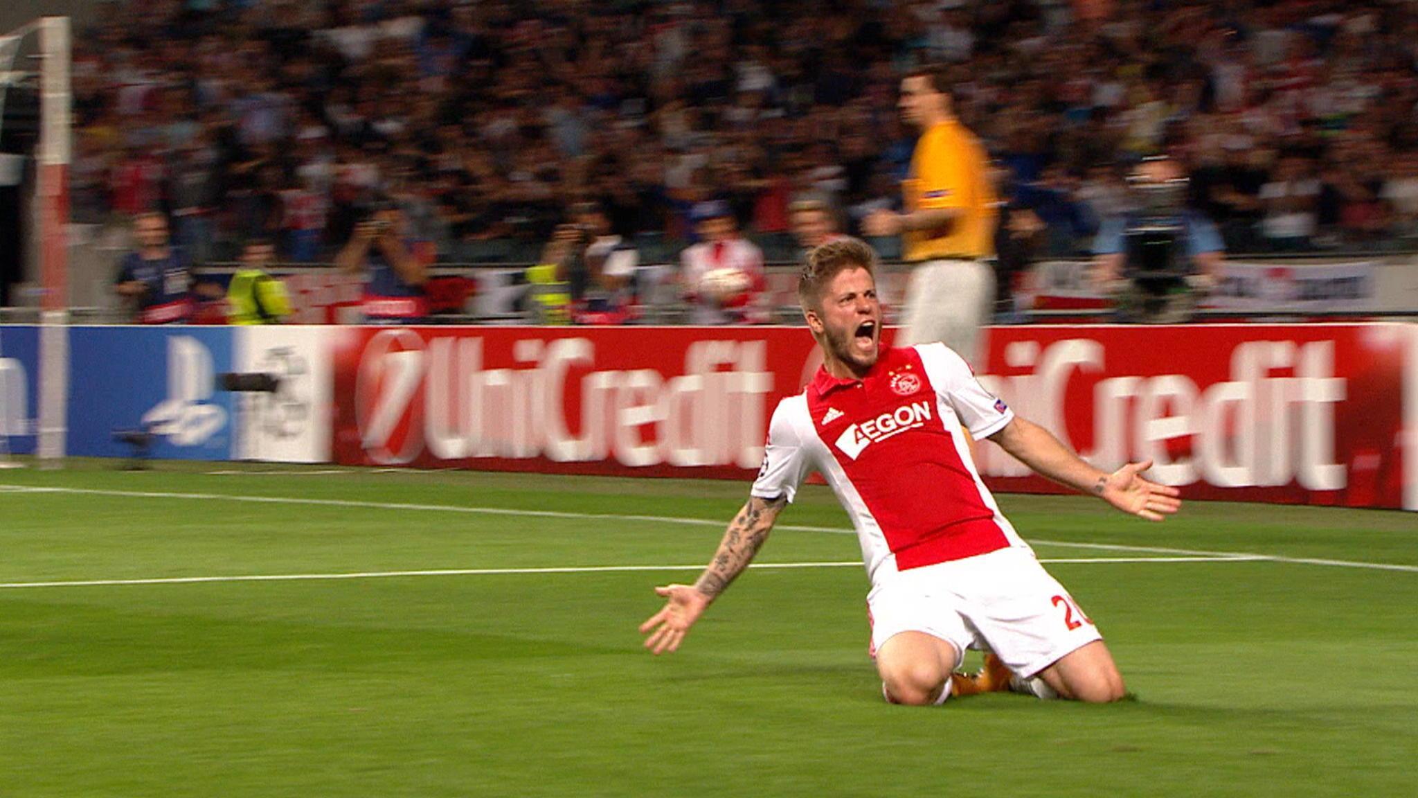 Schöne schiet Ajax op gelijke hoogte