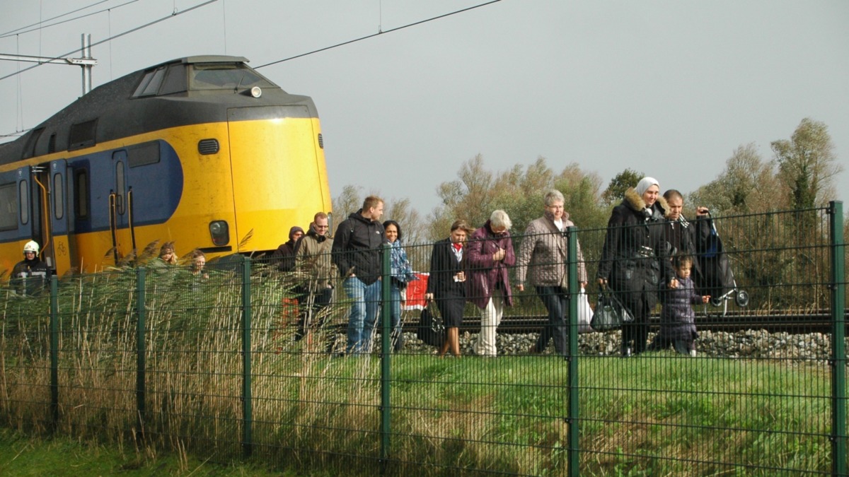 Brand in trein op spoor bij Kwadijk