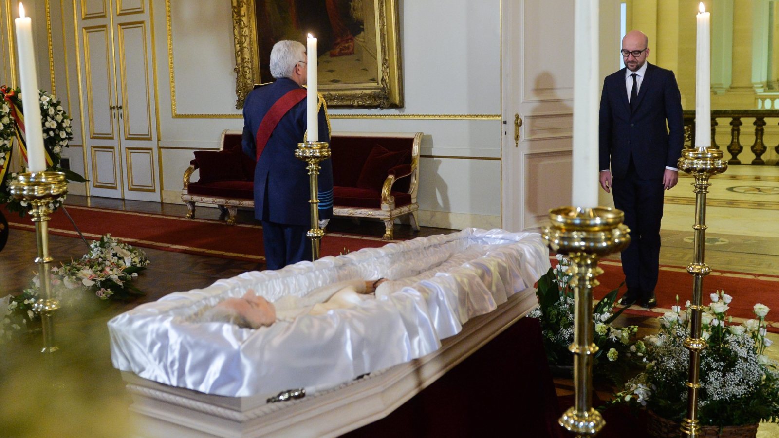 Beatrix namens koningshuis naar uitvaart Fabiola NOS Beatrix namens koningshuis naar uitvaart Fabiola NOS
