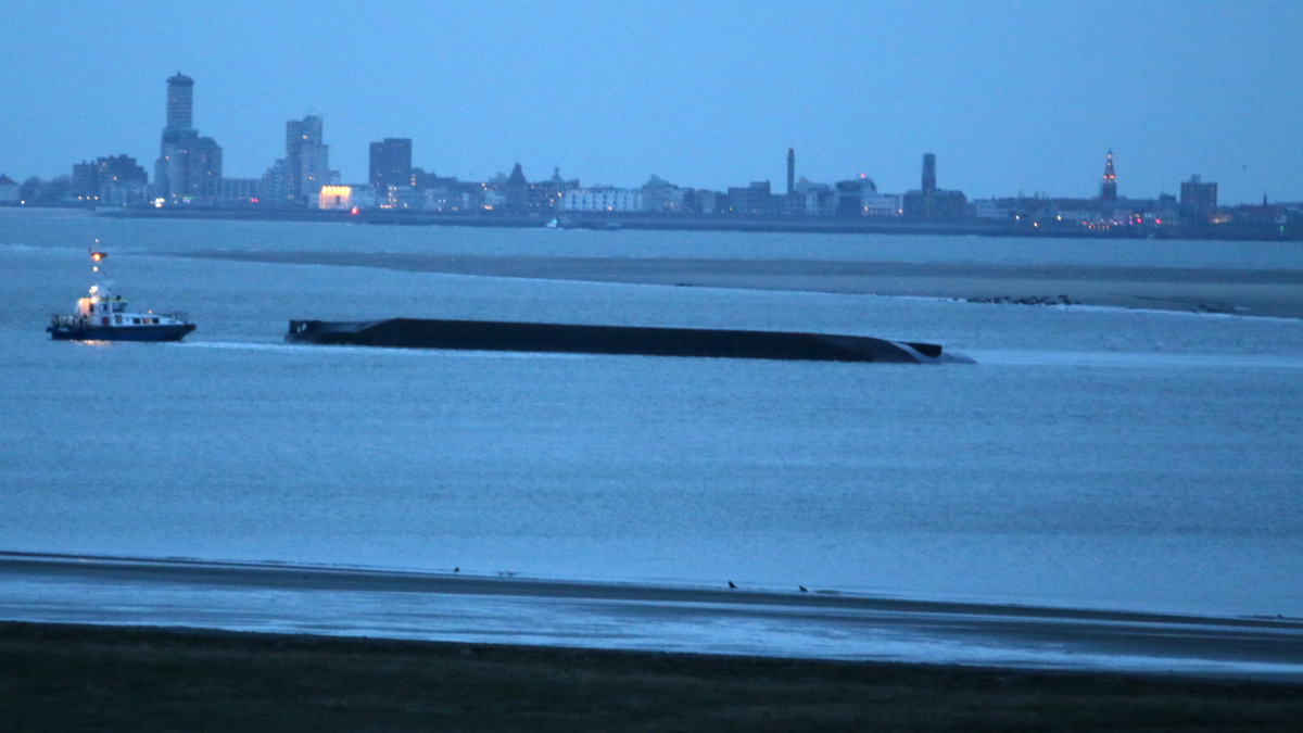 Binnenvaartschip gezonken op Westerschelde