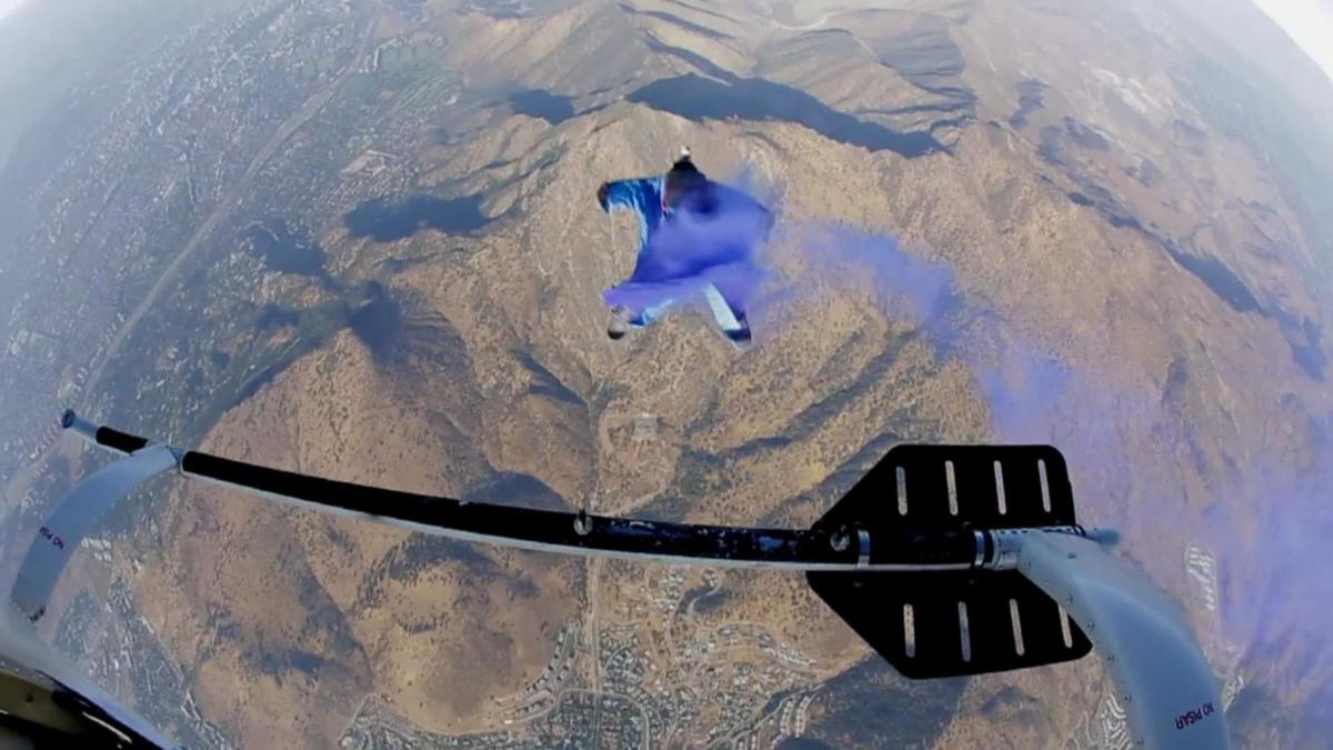 Man vliegt met 250 kilometer per