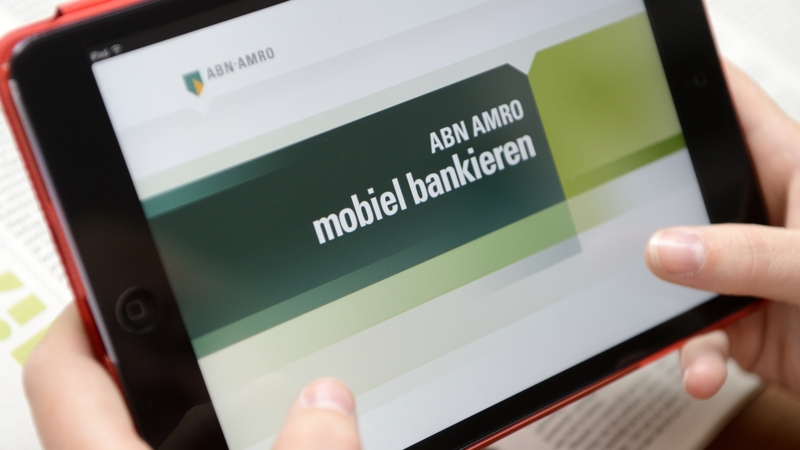 Geld overboeken van ABN Amro-rekening kan weer | NOS