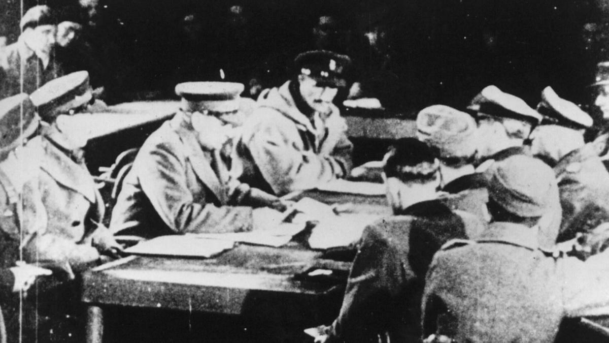 Overleg in Hotel De Wereld in Wageningen op 5 mei 1945