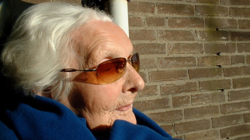 Oudste inwoner van Nederland is jarig | NOS Jeugdjournaal