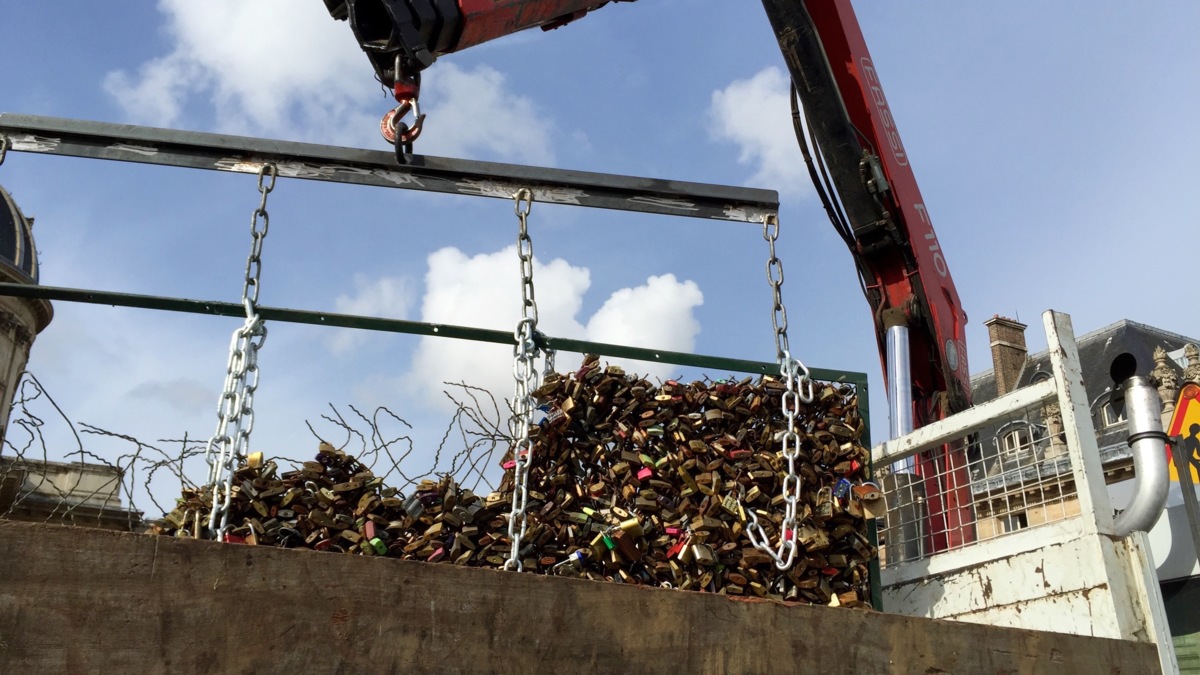 Liefdesslotjes verdwijnen van Parijse brug