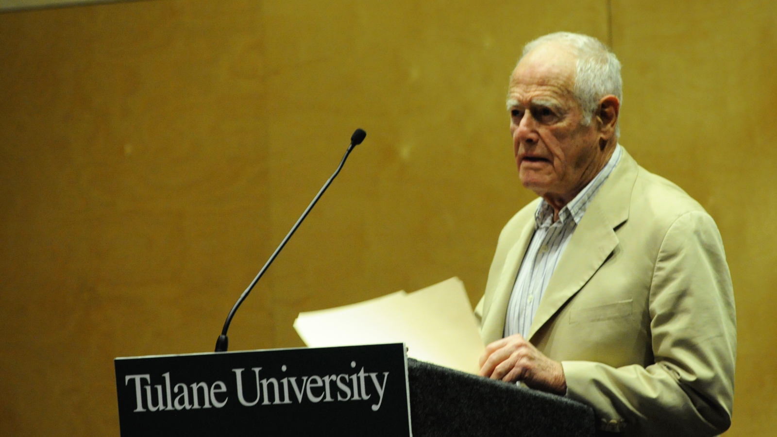 Schrijver James Salter (Alles wat is) overleden NOS