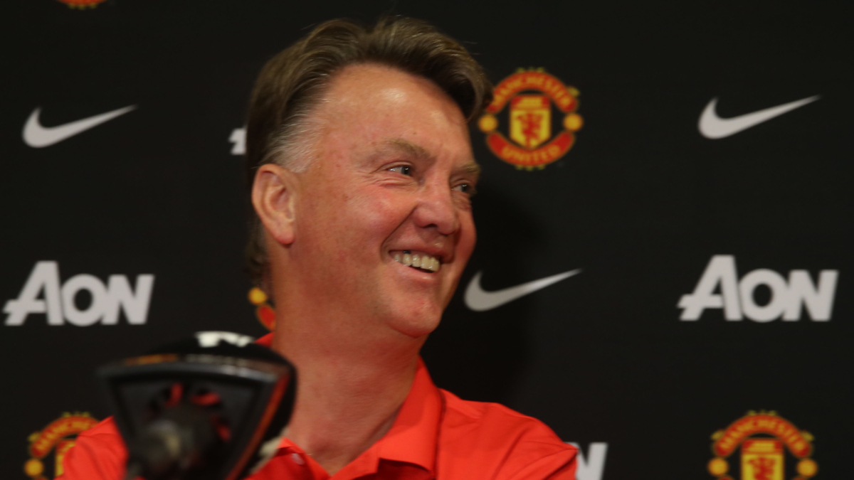 Van Gaal heeft de mond vol van transfers