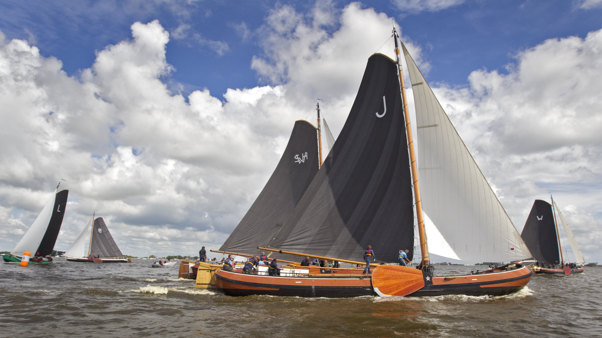 Joure grijpt eerste titel bij het skûtsjesilen NOS