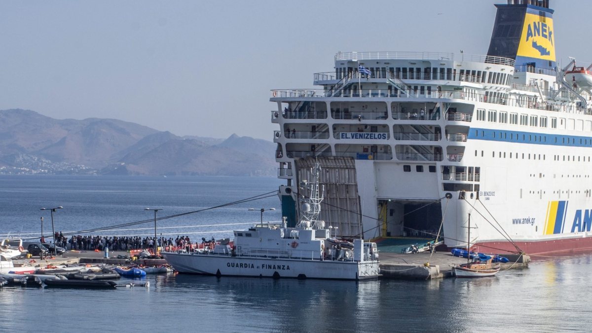 Das schiff. Jeque lee schiff. Круизный лайнер mein schiff 1. Яхта sojourn. Das schiff.