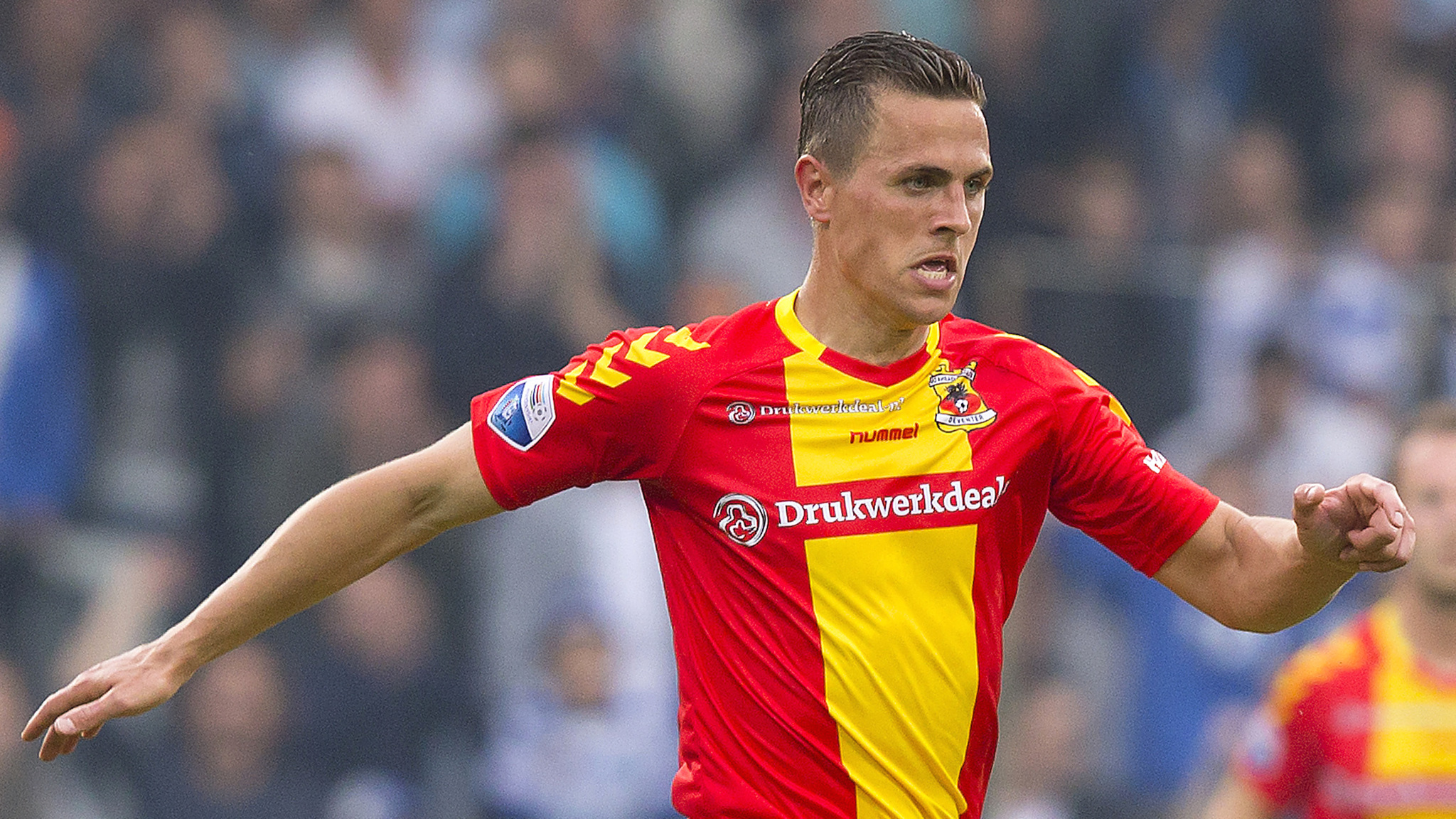 Wesley Verhoek gaat in India voetballen NOS