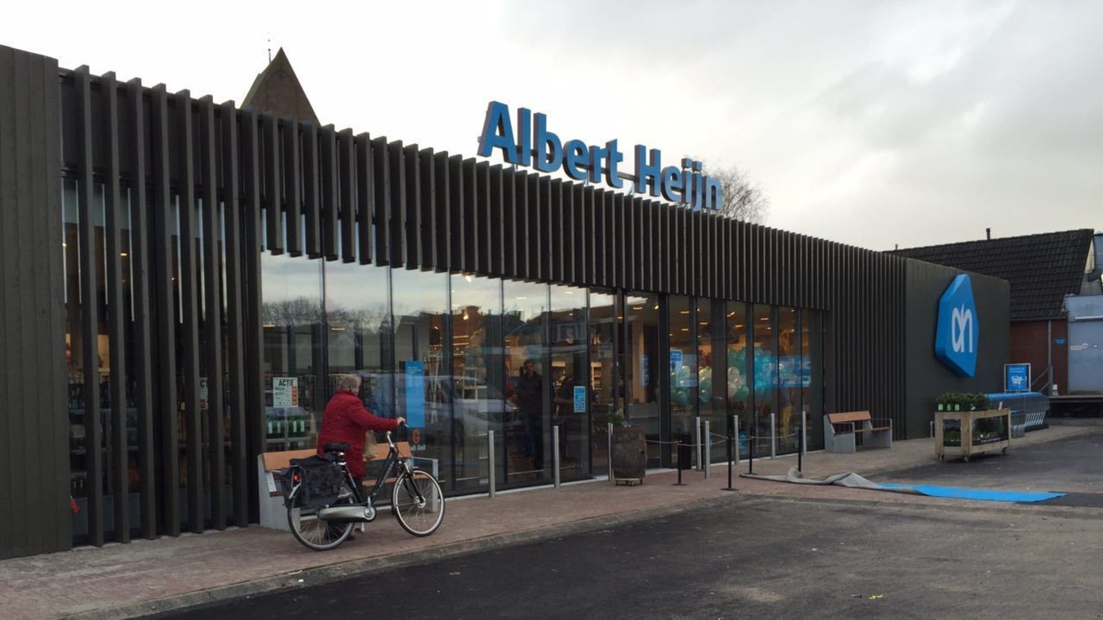 Eerste aardbevingsbestendige supermarkt van Nederland | NOS