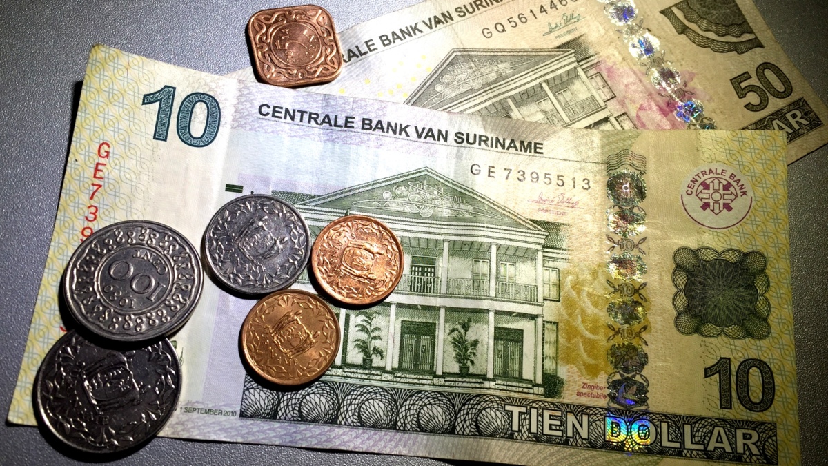 Suriname ontkoppelt eigen dollar van Amerikaanse