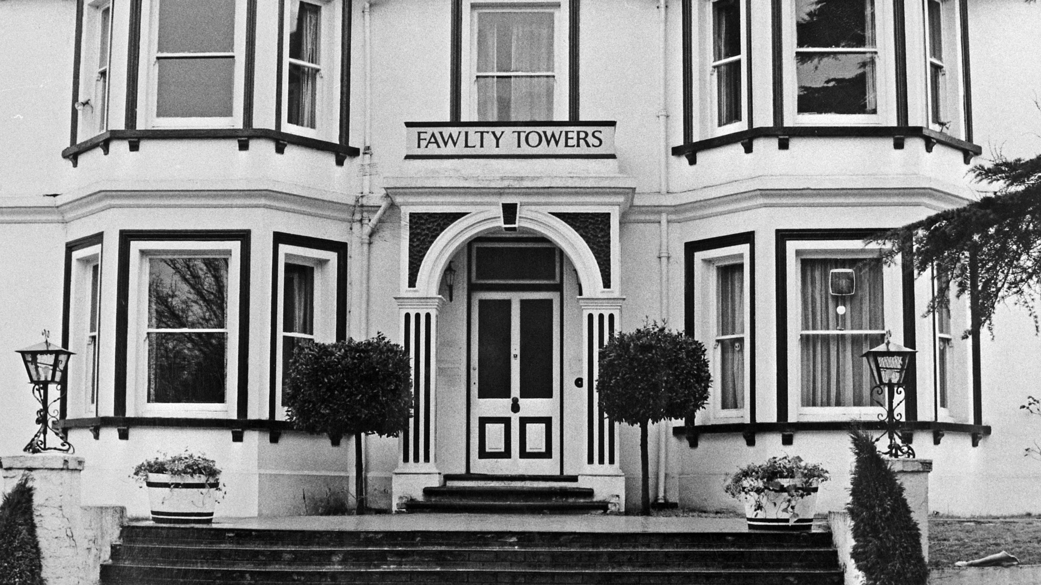 'Fawlty Towershotel' gaat tegen de vlakte NOS