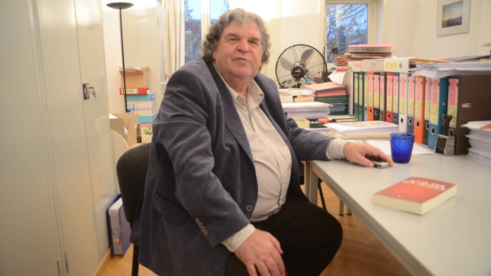 A.F.Th. van der Heijden schept 17e-eeuwse Mata Hari in nieuw boek | NOS