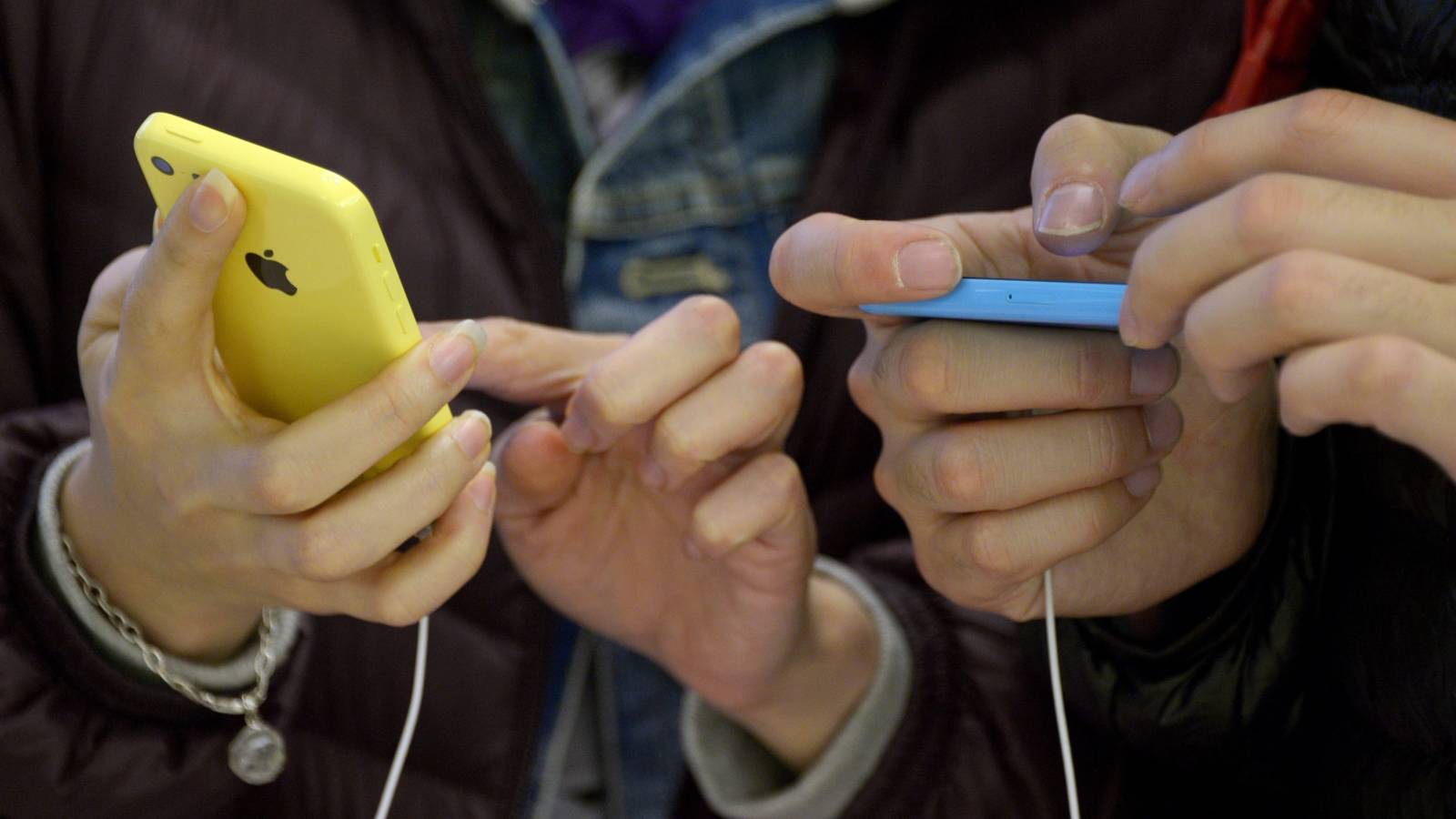 FBI wil telefoon van terrorist kraken, Apple helpt niet. Waarom?