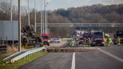 A76 voorlopig dicht na ernstig ongeval vrachtauto. A76 voorlopig dicht na ernstig ongeval vrachtauto.