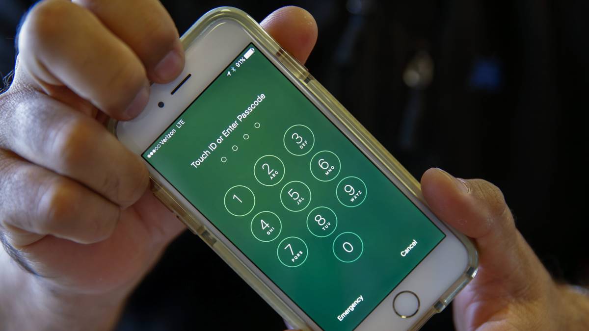 FBI kraakt iPhone terrorist zonder hulp Apple