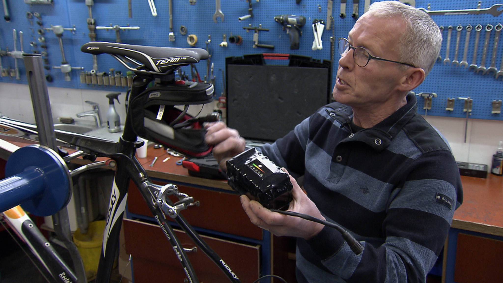 Verkopers van fietsmotortjes merken 'Femke-effect' | NOS