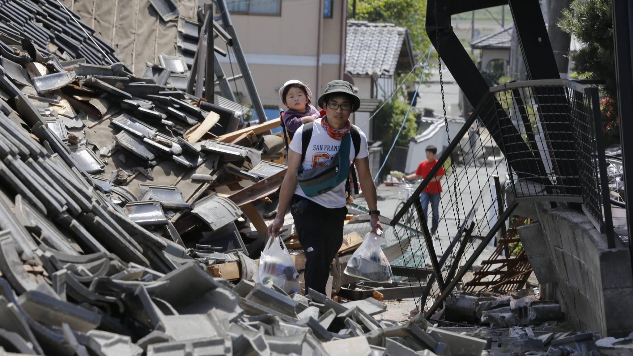 Veel schade na lichte aardbeving Japan NOS