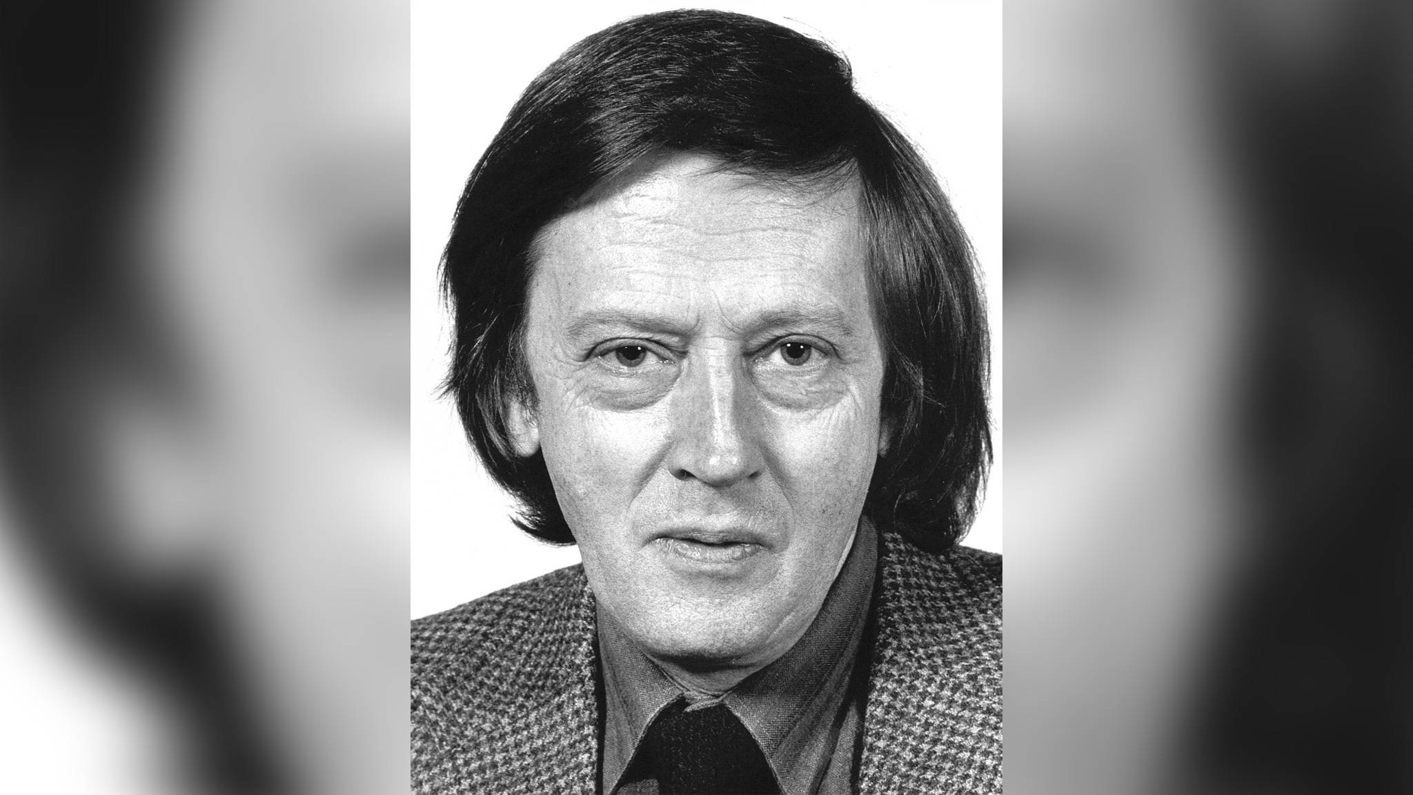 Oud-journalist Johan van Minnen overleden | NOS 