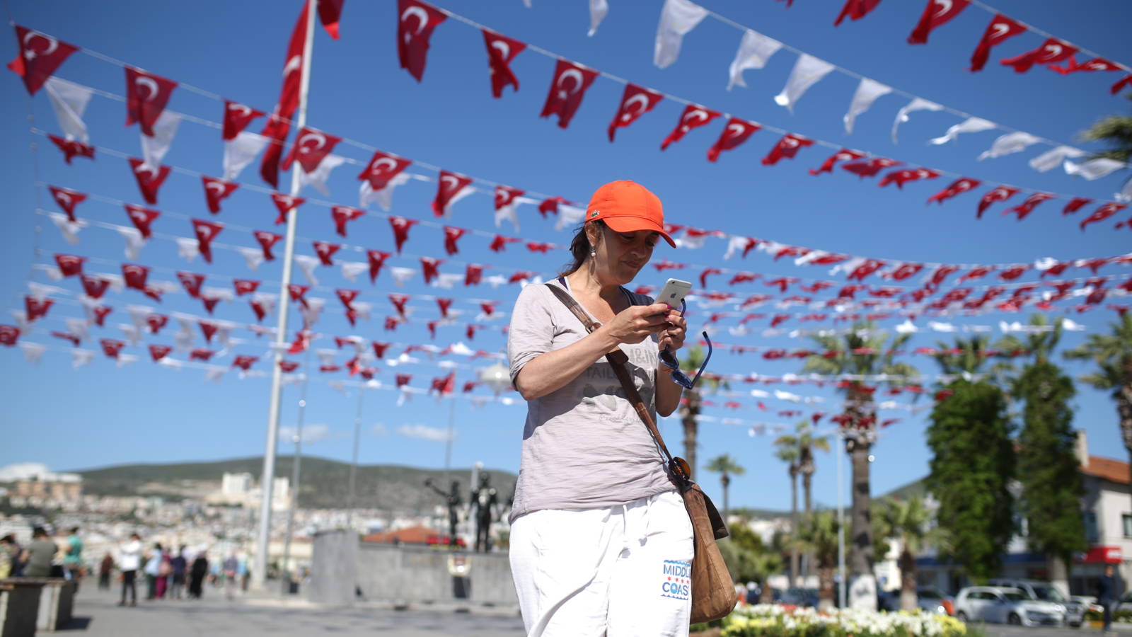 Kan je als Turkse Nederlander nog kritiek hebben op Erdogan? | NOS