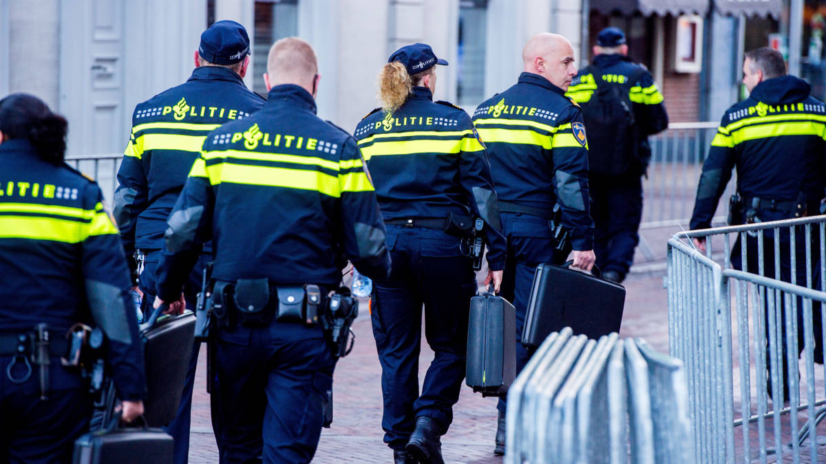 3000 agenten moeten nog worden gescreend