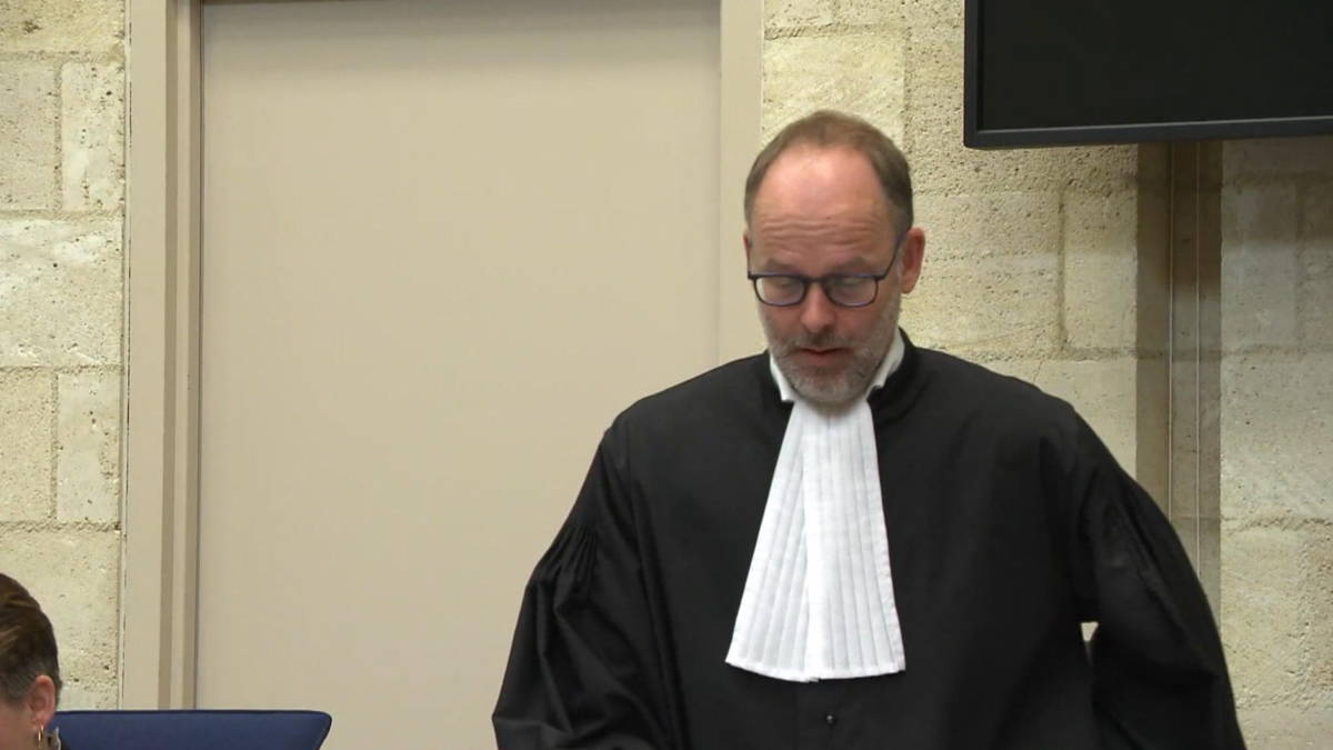 Officier van justitie: er lag een sluipmoordenaar op de loer in het zwembad