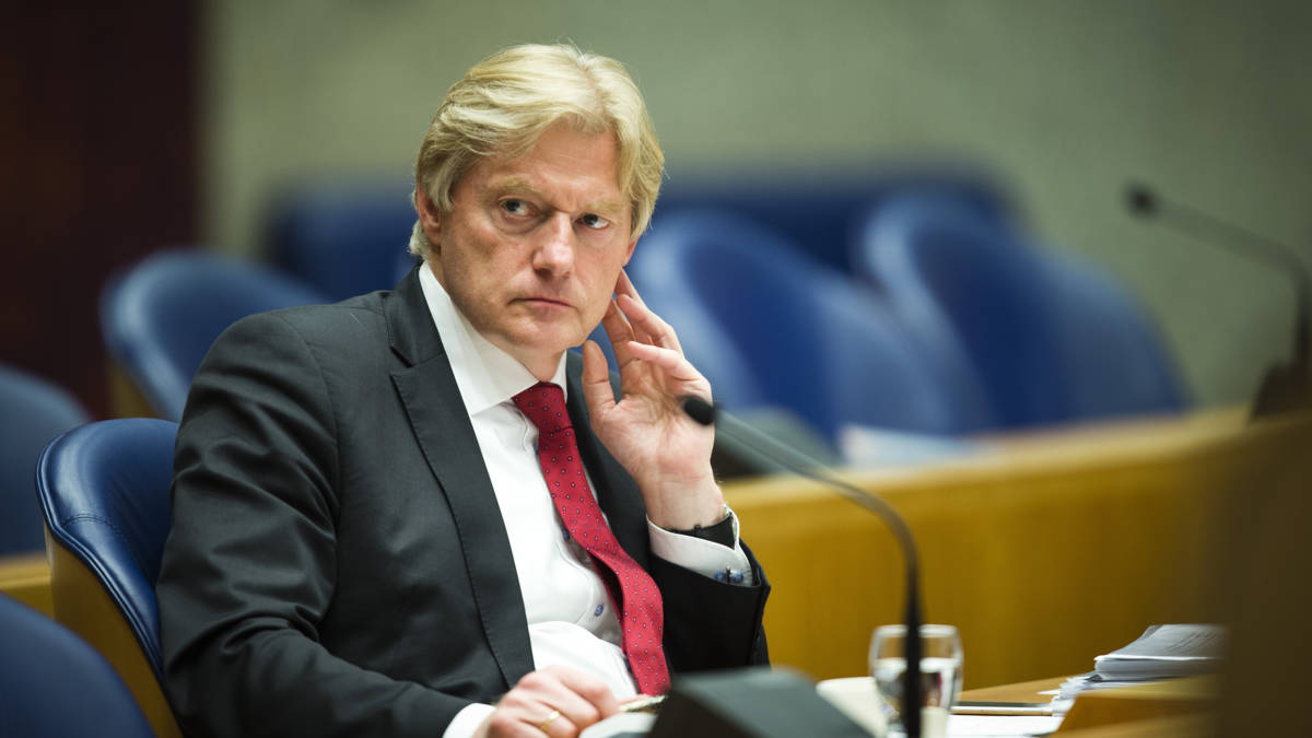 Van Rijn wil uitleg van gemeenten die zorggeld over hebben