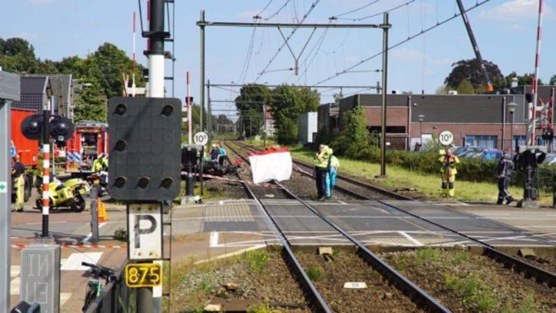 Evacuatietrein ontzet passagiers na ongeluk in Twello. Evacuatietrein ontzet passagiers na ongeluk in Twello.