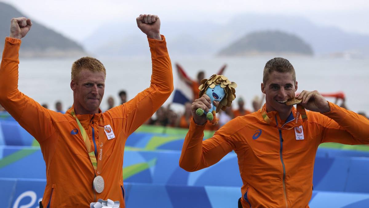 Oppermachtige Plat pakt goud in triatlon, zilver Schipper