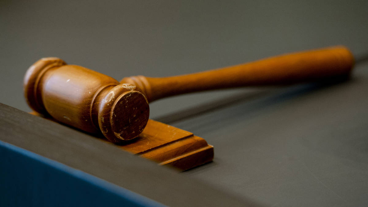 Cel voor politieman wegens ontucht met 12-jarige - NOS