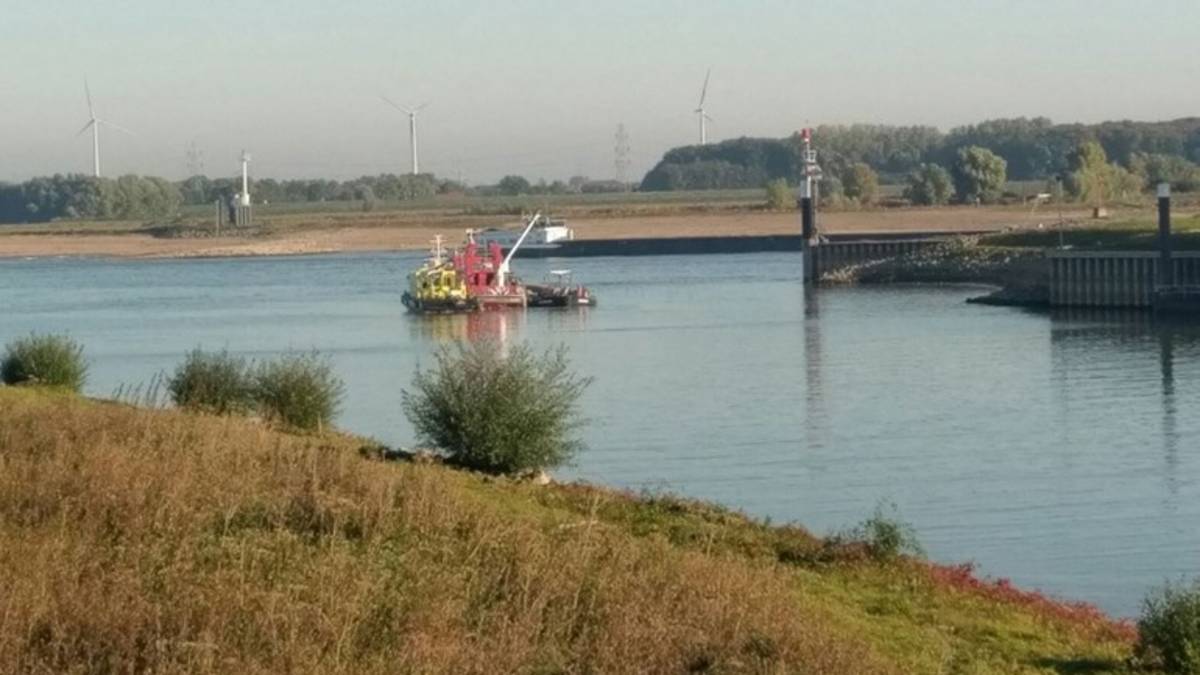'Het bevaarbaar maken van de Maas duurt veel te lang' 'Het bevaarbaar maken van de Maas duurt veel te lang'