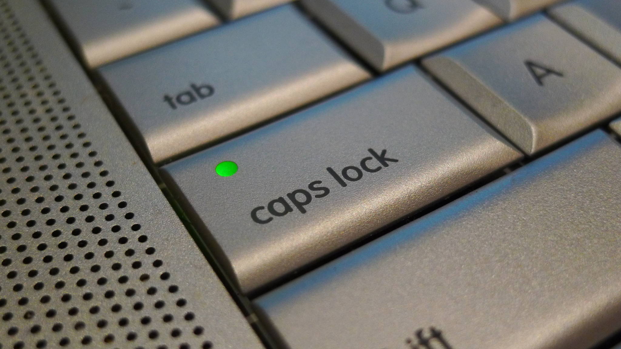 Waarom is de CAPS LOCK zo GROOT? NOS