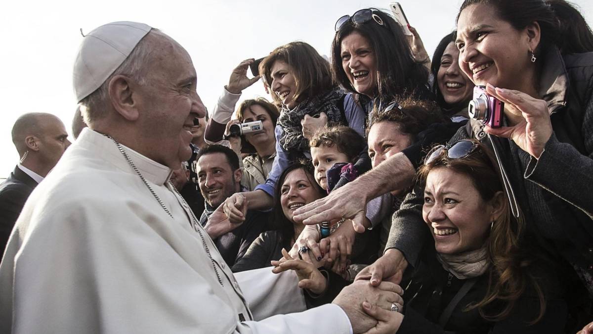 Paus: vrouwen zullen nooit priester worden