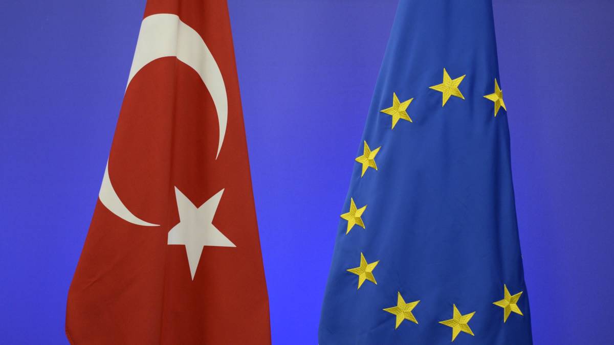 EU en Turkije schipperen tussen mensenrechten en vluchtelingendeal