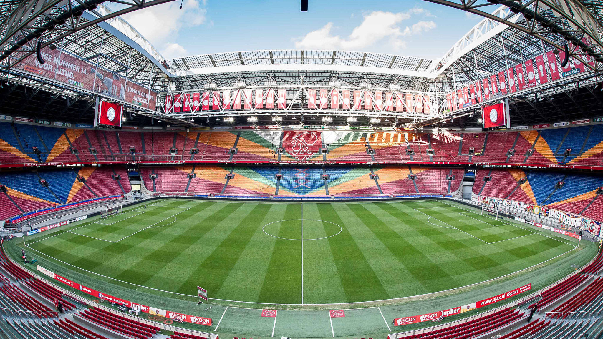 Potje FIFA op het veld in de Arena | NOS