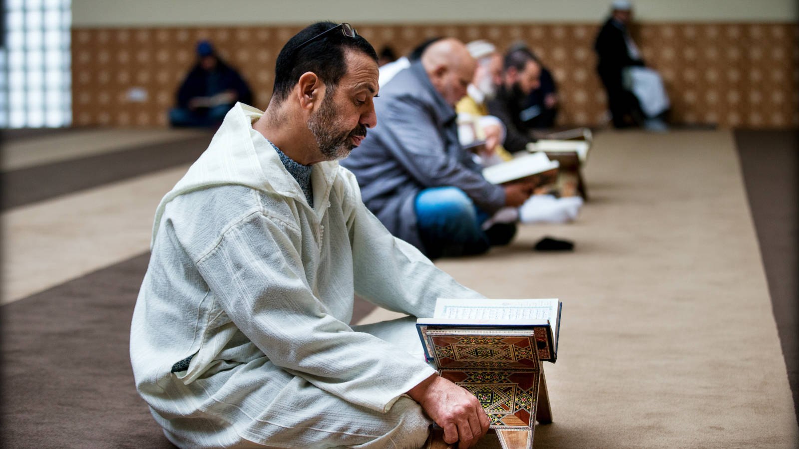 Aantal moslims in Nederland blijft al jaren constant | NOS