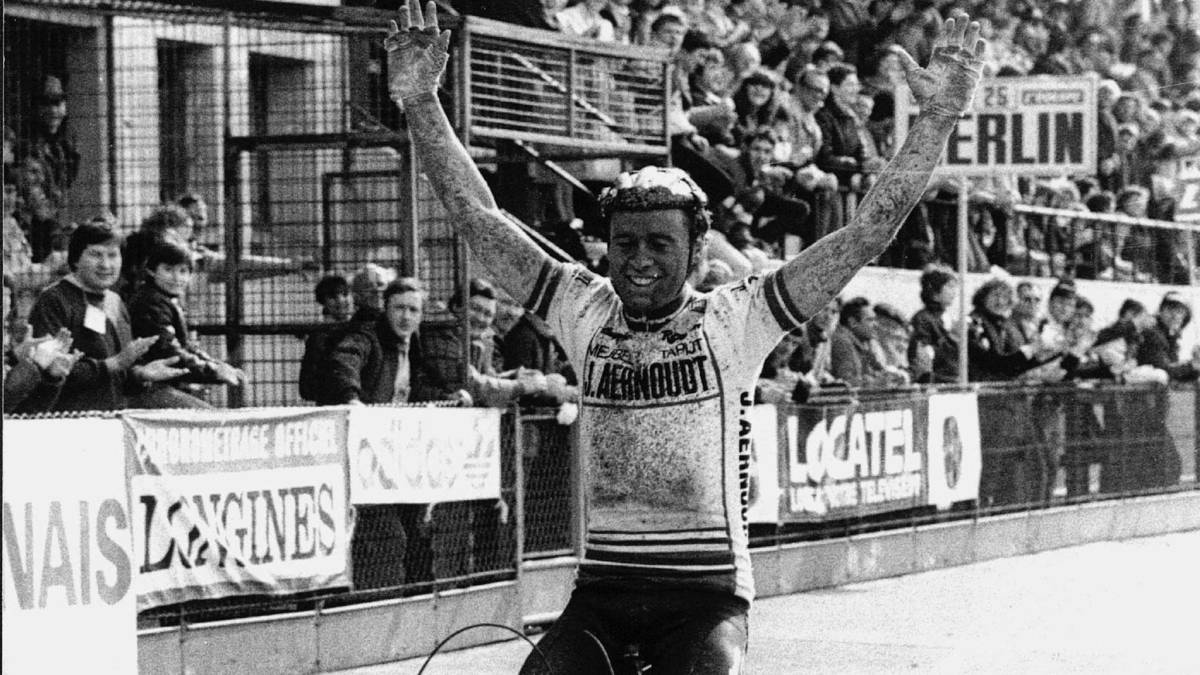 Wie is de man die Kuiper bijna de zege in ParijsRoubaix ontnam? Wie is de man die Kuiper bijna de zege in ParijsRoubaix ontnam?