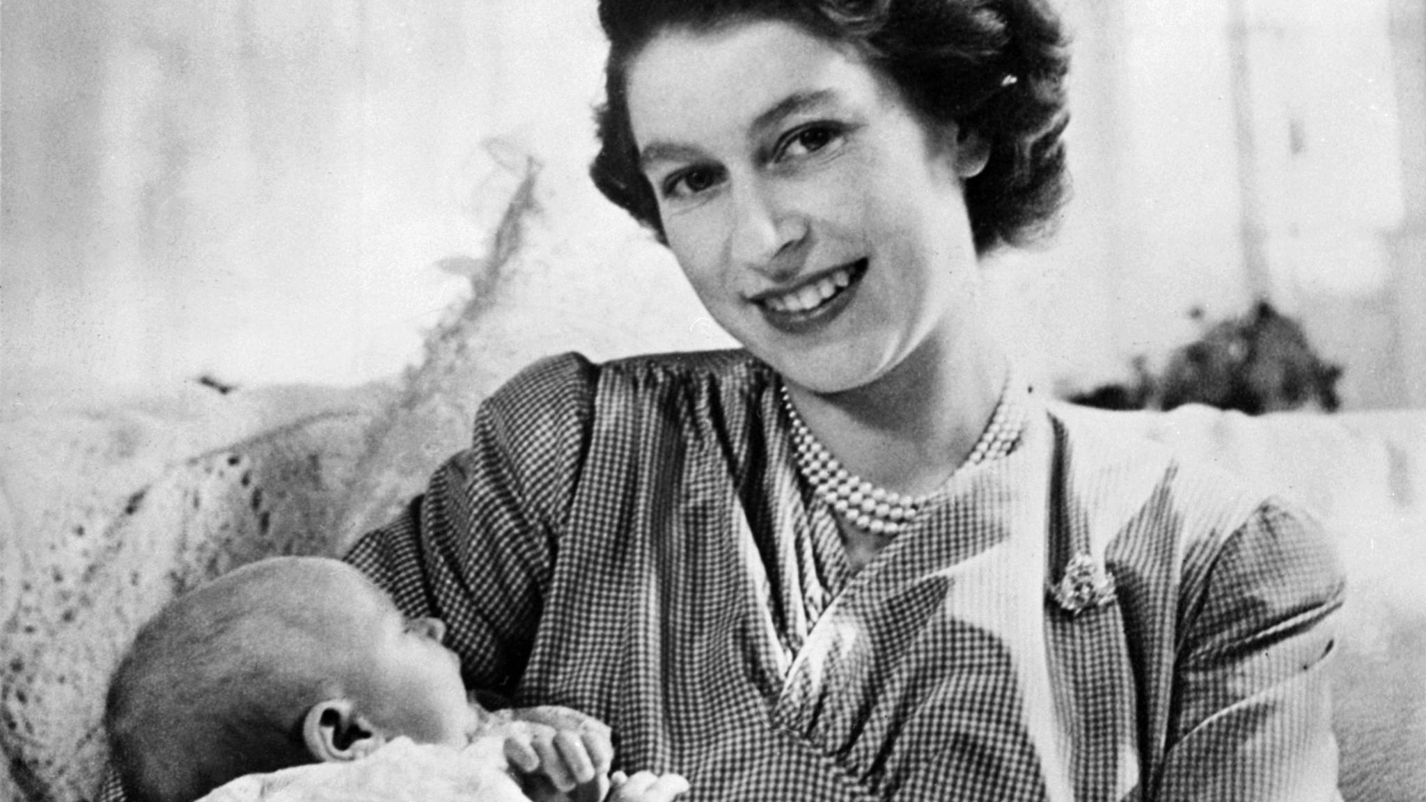 Langstzittende vorst ter wereld, Queen Elizabeth, is vandaag 91 geworden NOS Langstzittende vorst ter wereld, Queen Elizabeth, is vandaag 91 geworden NOS