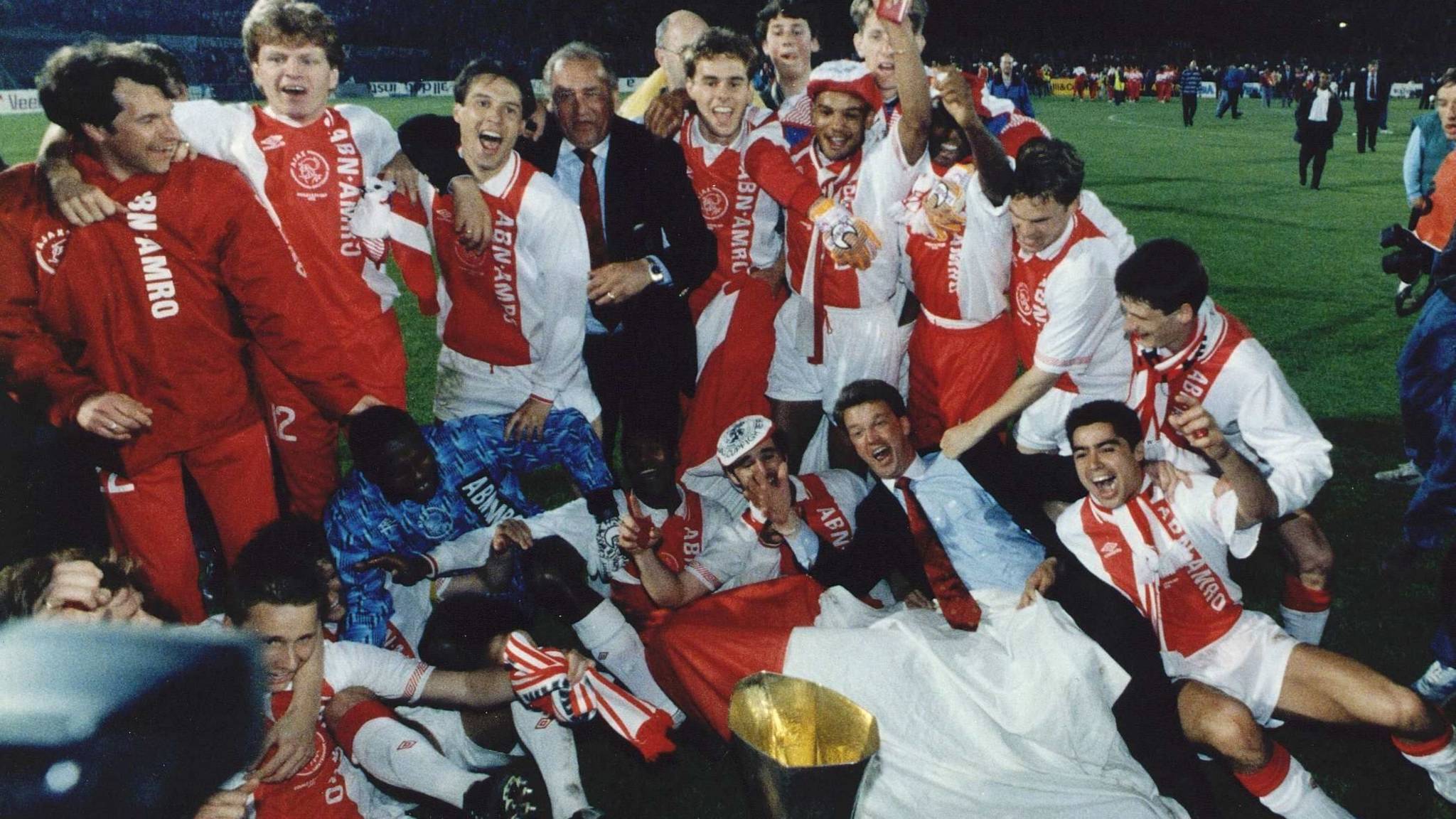 Europees succes Ajax vertoont gelijkenissen met 25 jaar geleden NOS