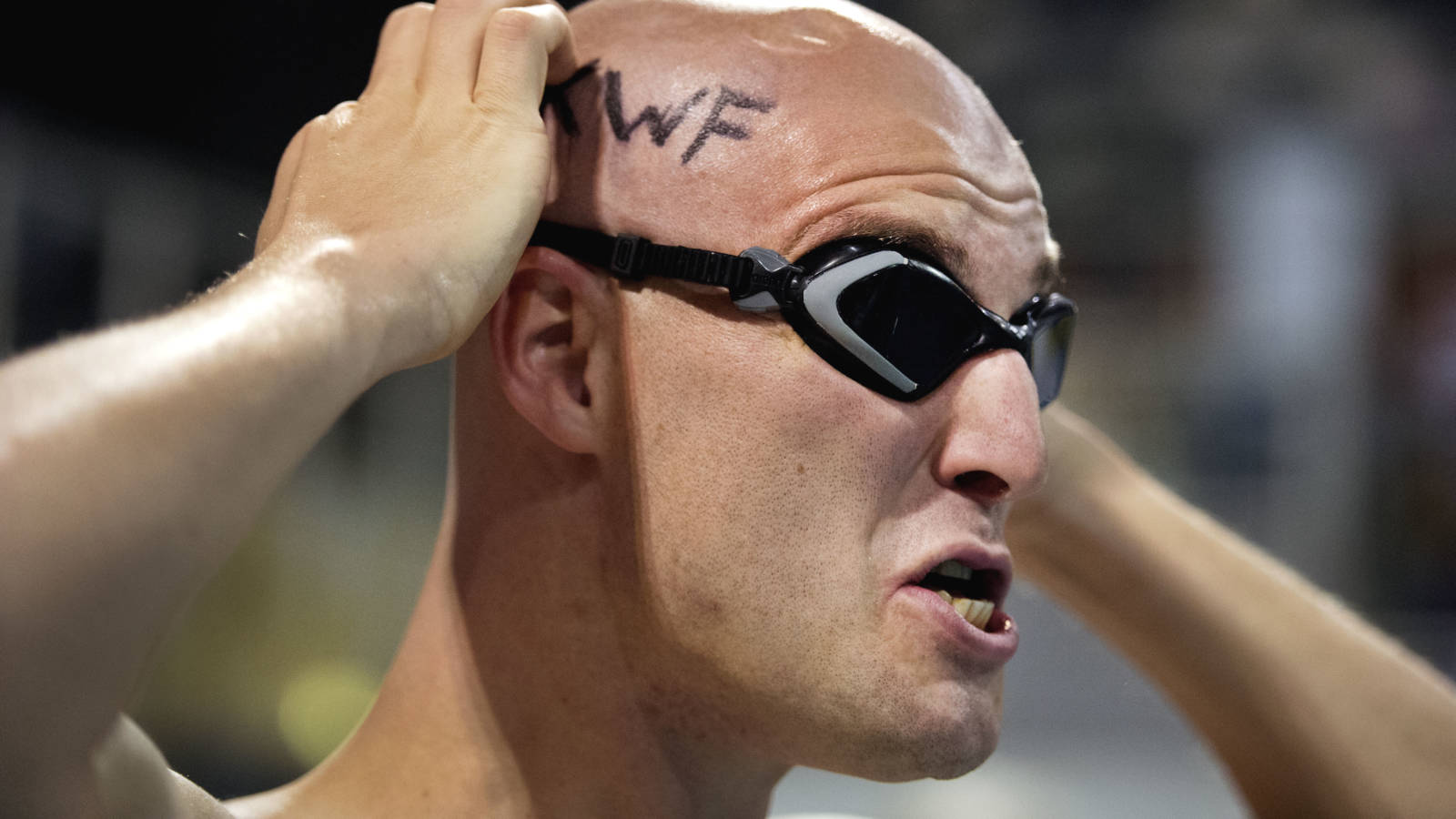 Maarten van der Weijden wil Het Kanaal overzwemmen heen en terug NOS