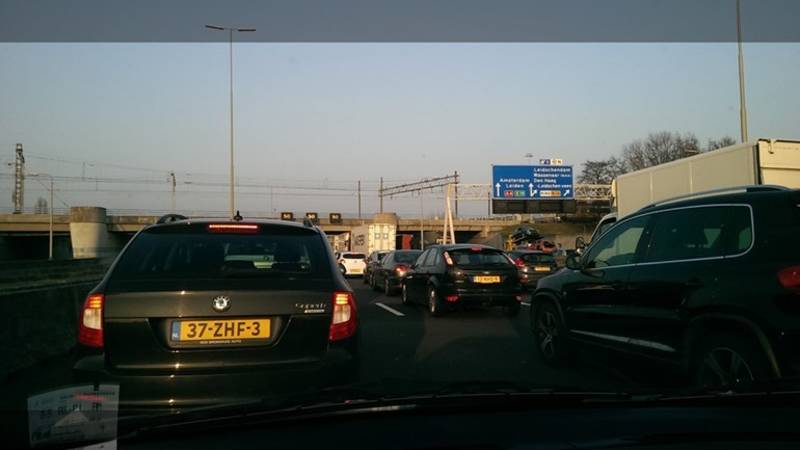 Flinke vertraging op A4 richting Amsterdam na ongelukken. Flinke vertraging op A4 richting Amsterdam na ongelukken.