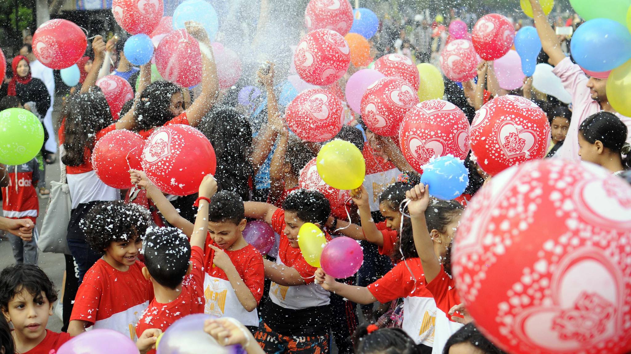 In beeld: moslims vieren het einde van de ramadan | NOS
