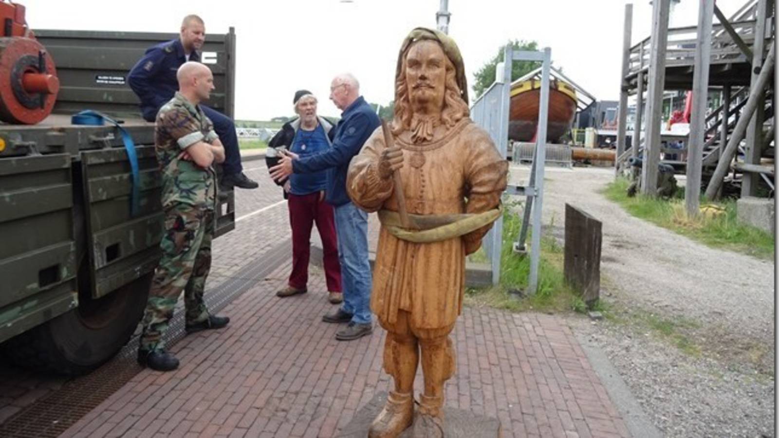Houten standbeeld Michiel de Ruyter gevonden | NOS