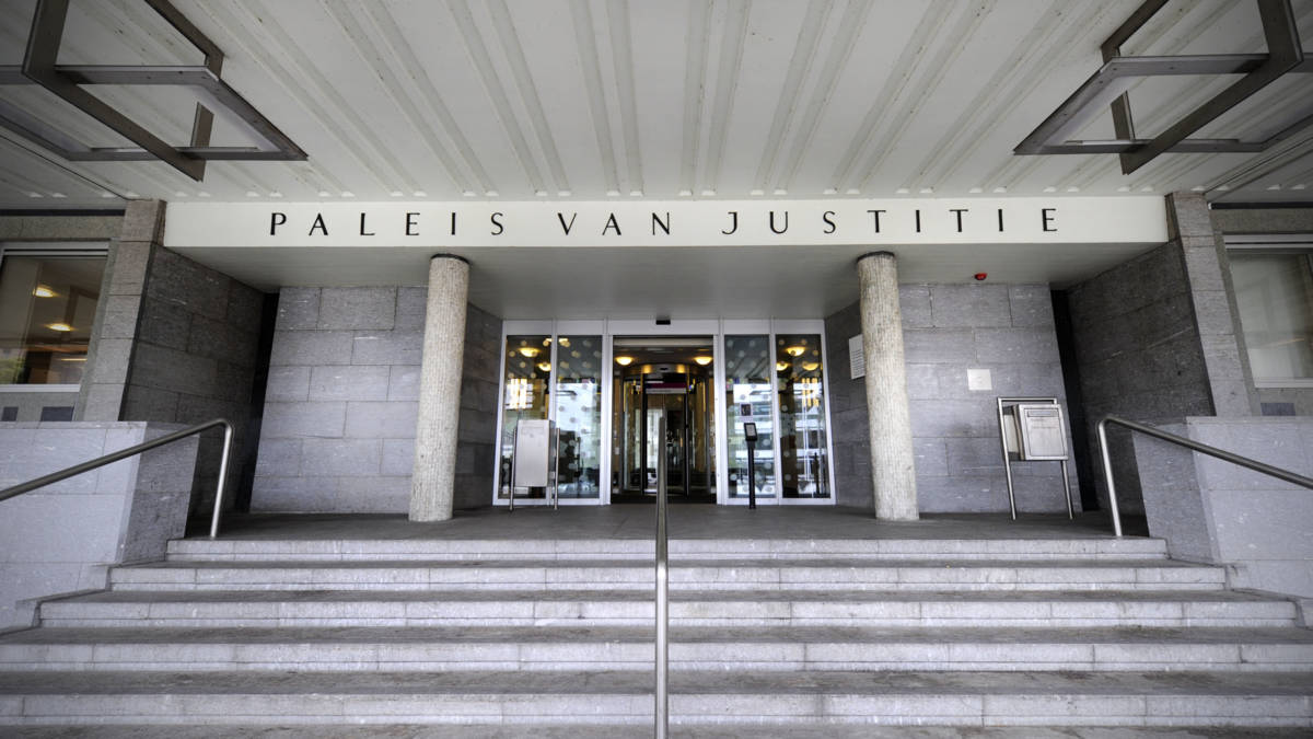 Bedreigd als officier van justitie 'Wacht je of ga je verder met leven?' Bedreigd als officier van justitie 'Wacht je of ga je verder met leven?'
