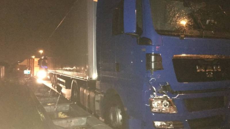 Dode door aanrijding met vrachtwagen. Dode door aanrijding met vrachtwagen.